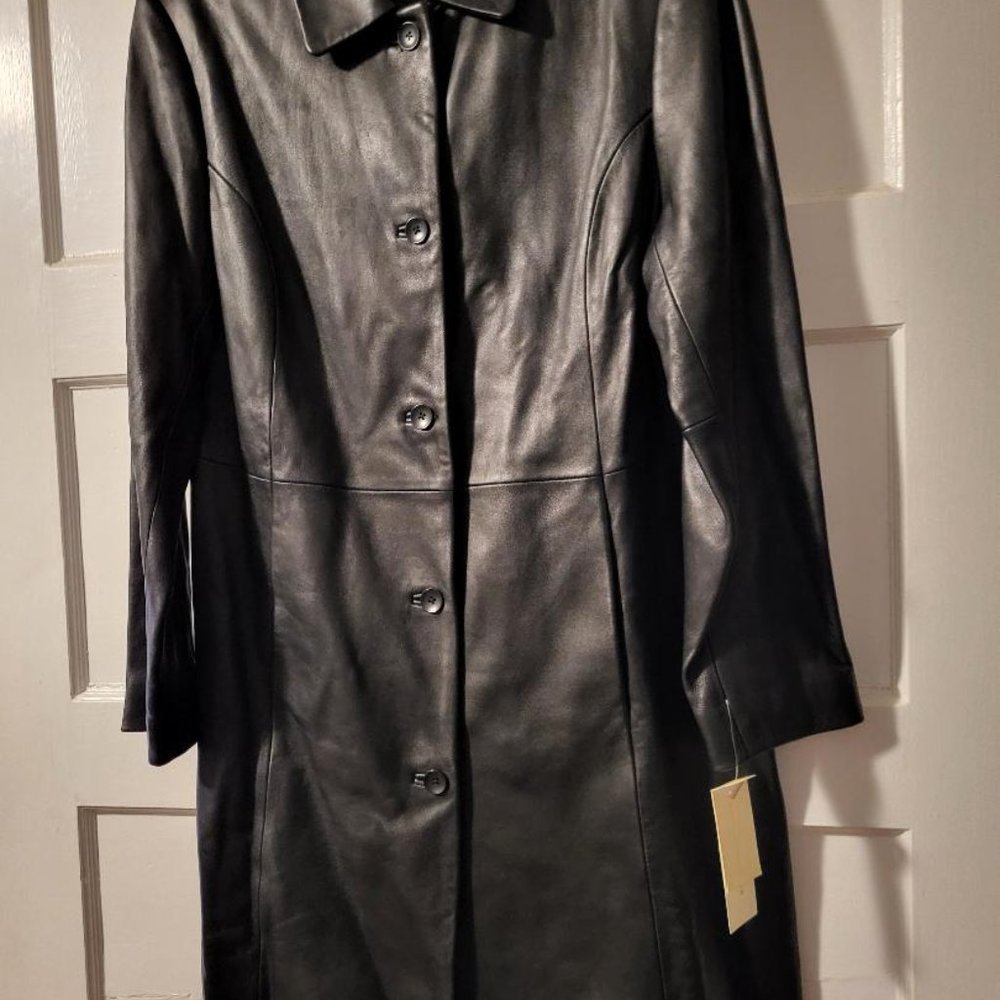 LORD & TAYLOR "BLACK GENUINE BUTTER LEATHER COAT - SIZE MEDIUM - NWT